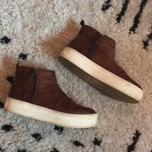J/Slides Cindy Leather Sneaker Shoe